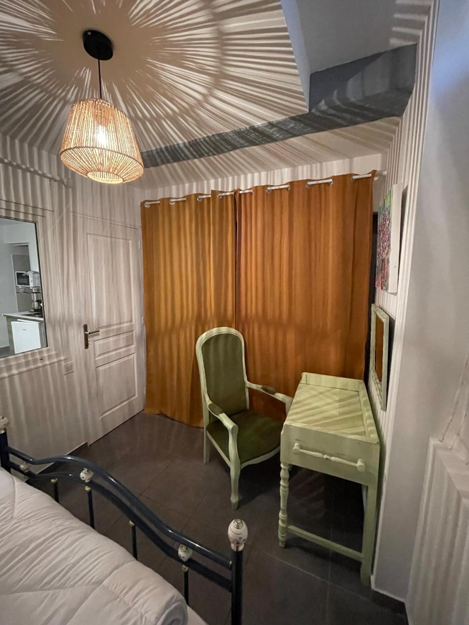Appartamento La Galerie Du Peintre Saint-Laurent-de-la-Salanque Esterno foto